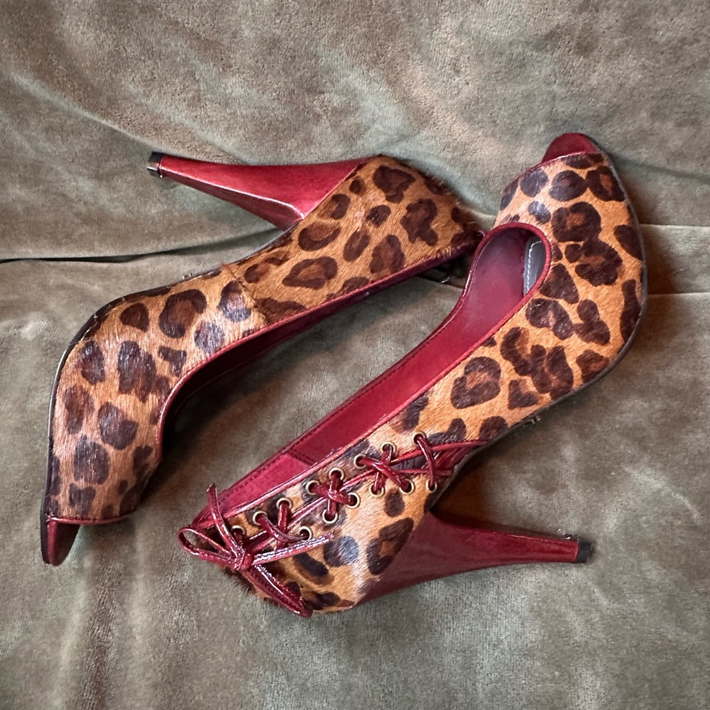 Fergie “Jester” 7.5 peep toe leopard print high heels - Picture 9 of 10